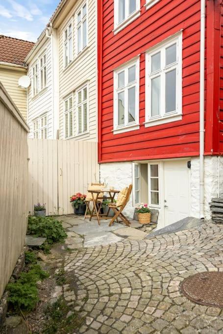 Det Lille Rode Huset Ved Floibanen Villa Bergen Exterior photo