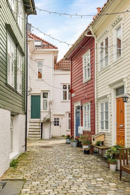 Det Lille Rode Huset Ved Floibanen Villa Bergen Exterior photo