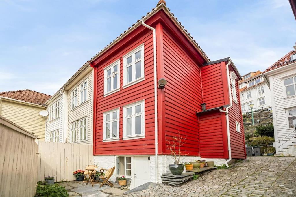 Det Lille Rode Huset Ved Floibanen Villa Bergen Exterior photo